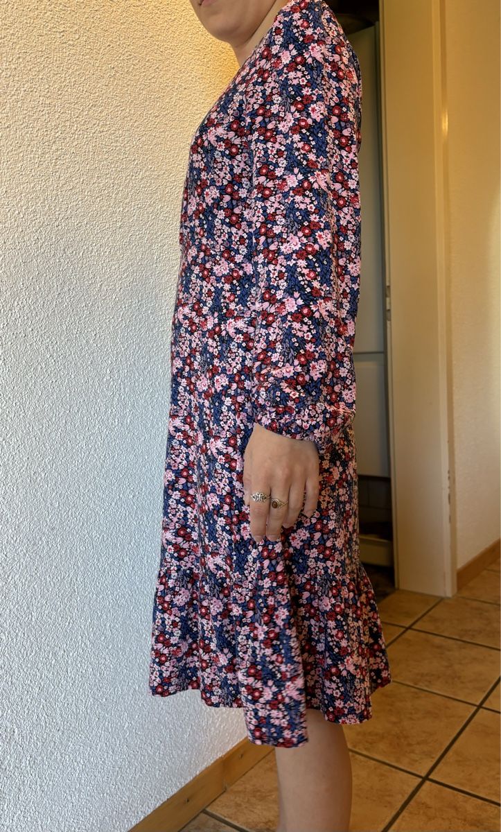 C&A Vestiti: Freizeitkleid C&A langarm Blumenmuster – Nuovo (secondo la descrizione) da Nürensdorf venduto da ali_qyh6 3