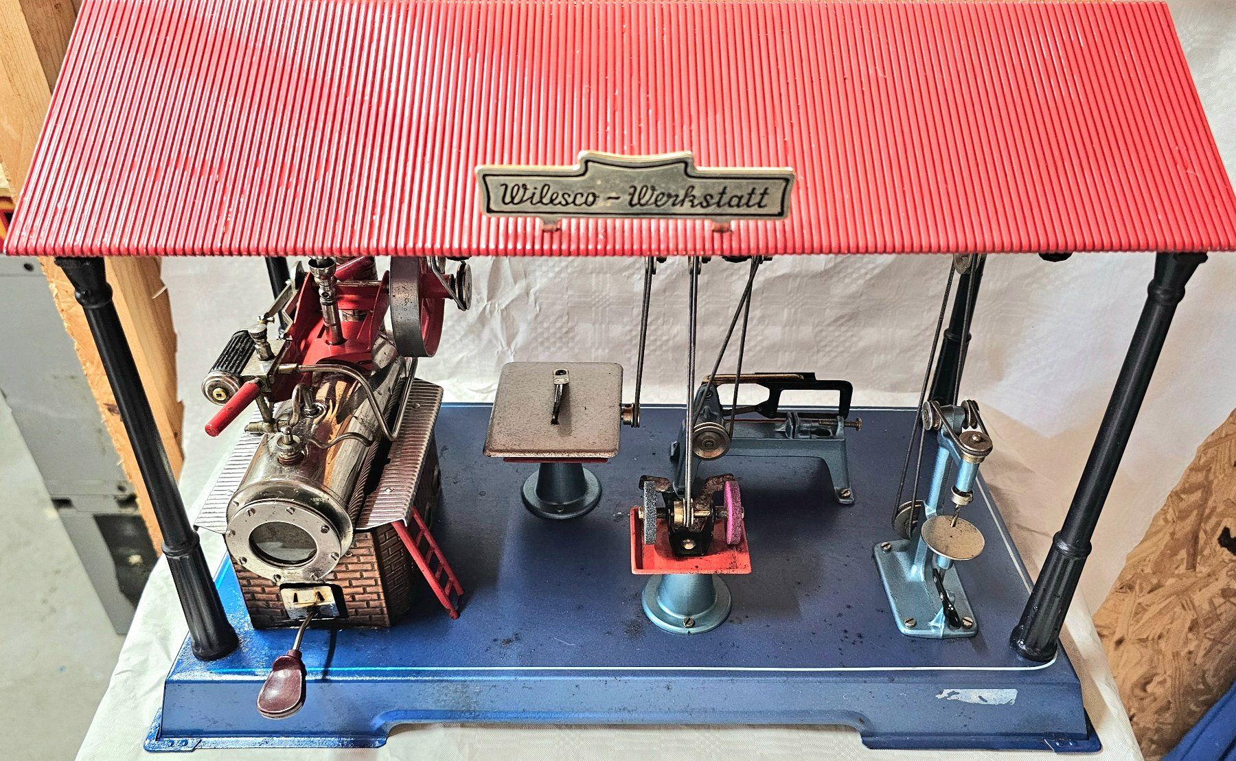 Wilesco Kit di modellismo & Modellini statici: Dampfmaschine Wilesco D141 Dampfwerkstatt – Usato da Hefenhofen venduto da Osstschweiz
