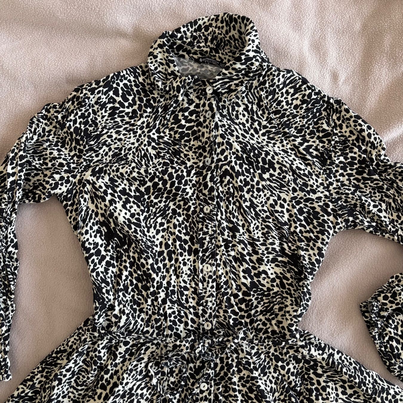 Stradivarius Vestiti: Leopard Print Button-Up Shirt Dress - Perfect for Fall! – Usato da Montreux venduto da m.mlkstn 2