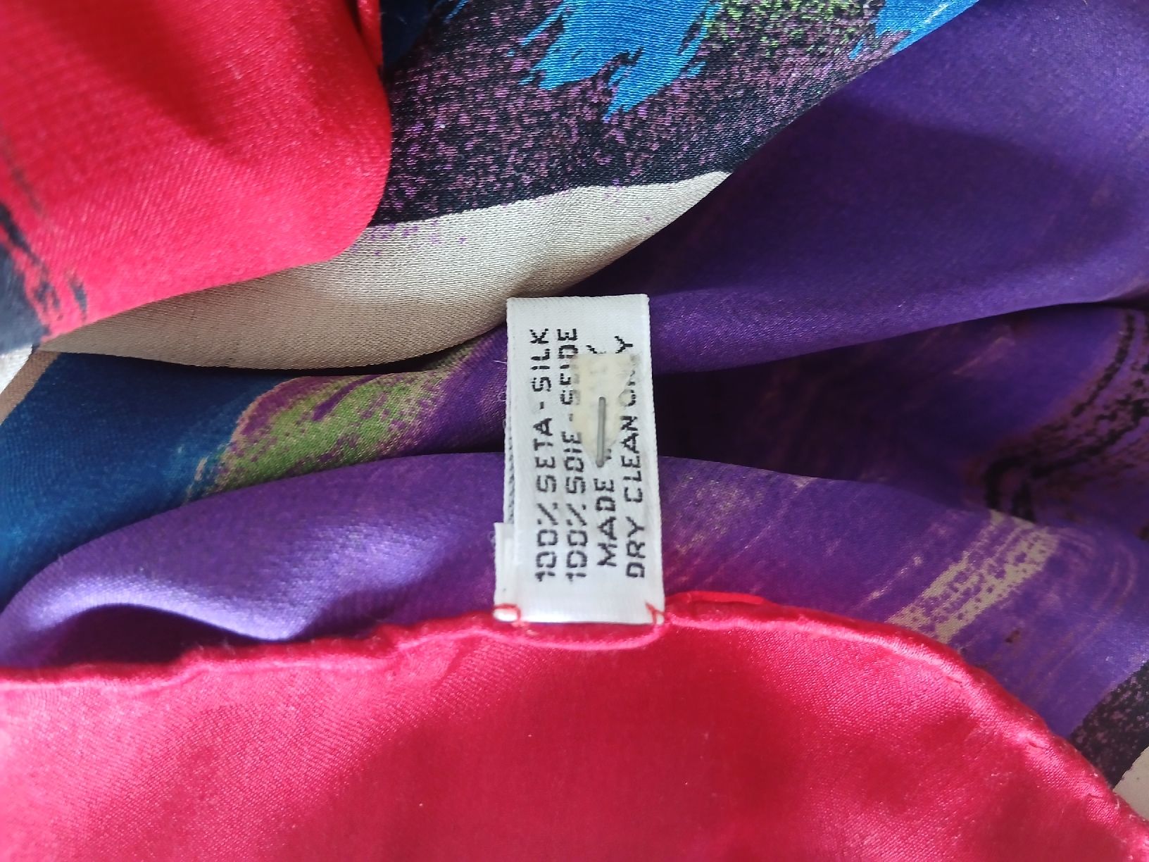 Christian Lacroix Foulard & Sciarpe: Christian Lacroix Silk Square Scarf Large – Nuovo (secondo la descrizione) da Wil SG venduto da tre_g2l7 4