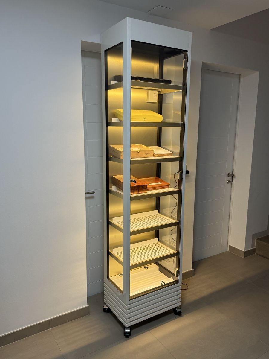 Davidoff Humidor per sigari: Original Davidoff Commercial Humidor Cabinet – Usato da Mies venduto da jul_9ms2 1
