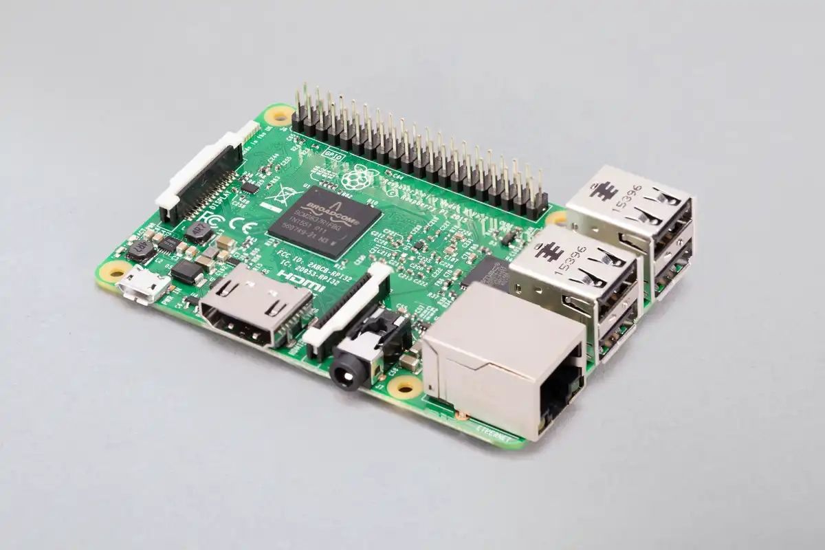 Raspberry Pi PCs: * Raspberry Pi 3 Model B mit schwarzem Gehäuse – D'occasion à Egolzwil par MaMoro 2