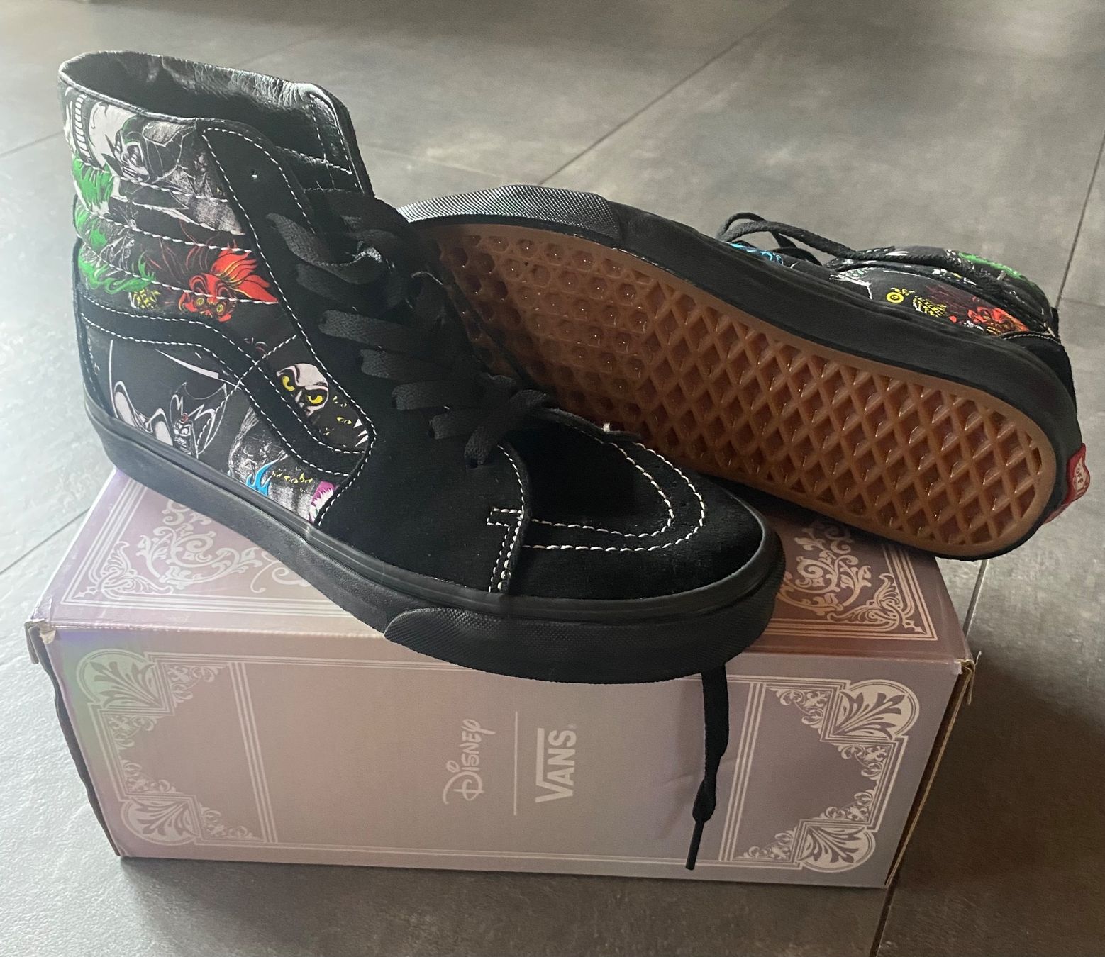 Vans Scarpe da uomo: Vans Disney nr. 41 nuove!! – Nuovo e nell'imballaggio originale da Corzoneso venduto da chiara017