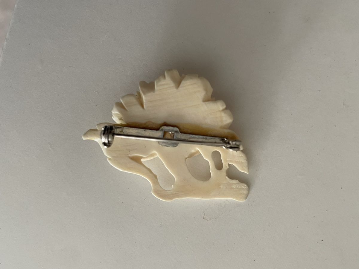 Broschen & Nadeln: Art Deco ancienneBroche fleur sculptée – Gebraucht aus Worben von benit.drn 3