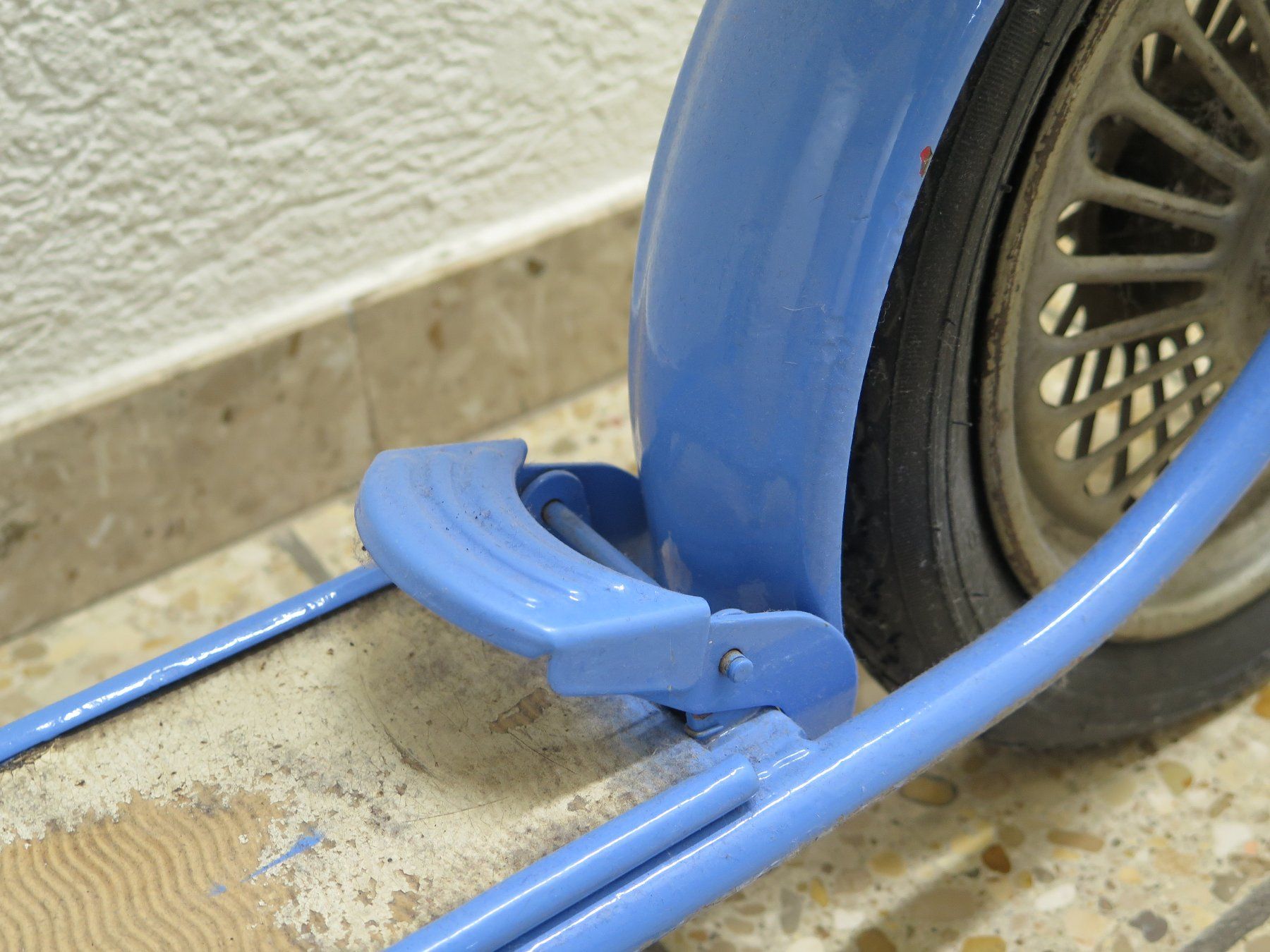 Veicoli per bambini: Kinderroller blau mit Sitz und Bremse gebraucht – Usato da Riedholz venduto da Ronny_Standtke 7