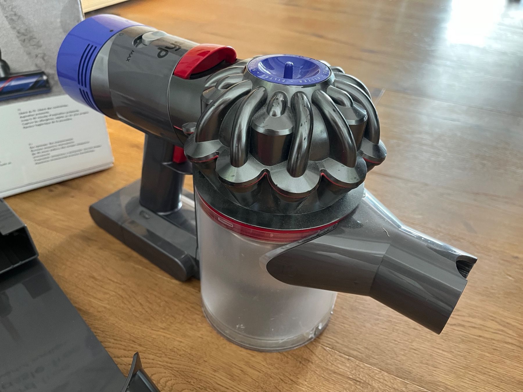 Dyson Aspirapolveri & Accessori: Dyson V8 Absolute Extra Handstaubsauger mit Zubehör – Usato da Bülach venduto da Fjordi1225 1