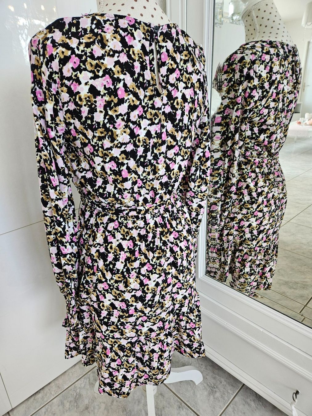 Only Kleider: Kleid Grösse 36 / M  von Only mit Rosenmuster – Gebraucht aus Gossau ZH von fashiontwo 2
