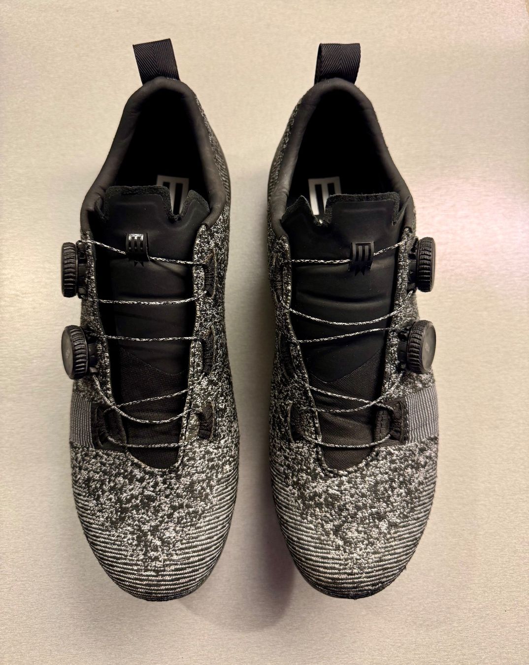Rapha Chaussures hommes: RAPHA EXPLORE POWERWEAVE CARBON SHOE – D'occasion à Basel par Carlos_Deperu