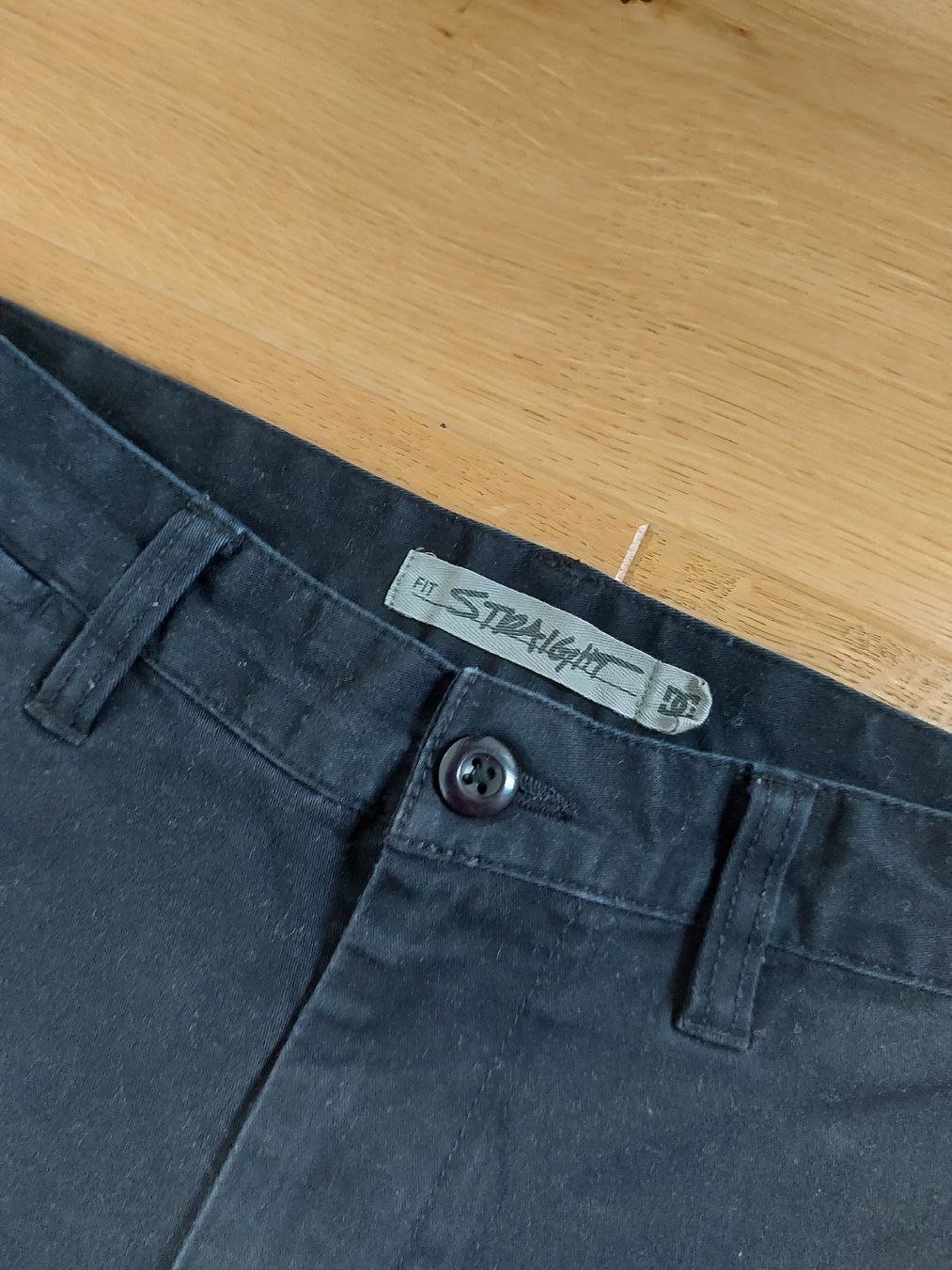 Pantaloni: schwarze Chinohose 30/32 – Usato da Lotzwil venduto da sarah._g 2