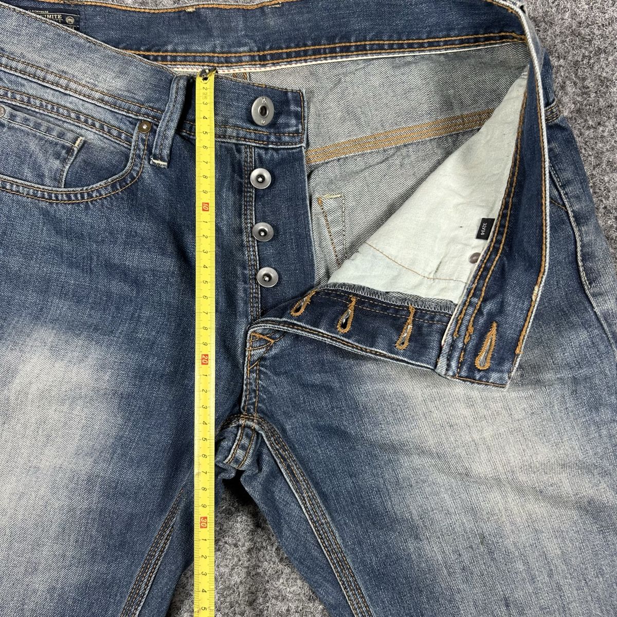 Jeans: Jeans W32 L34  – Nuovo (secondo la descrizione) da La Sagne NE venduto da Matlasape 2