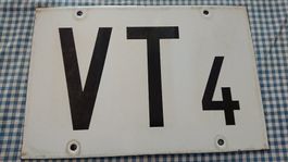 Deux plaques de voie émaillée