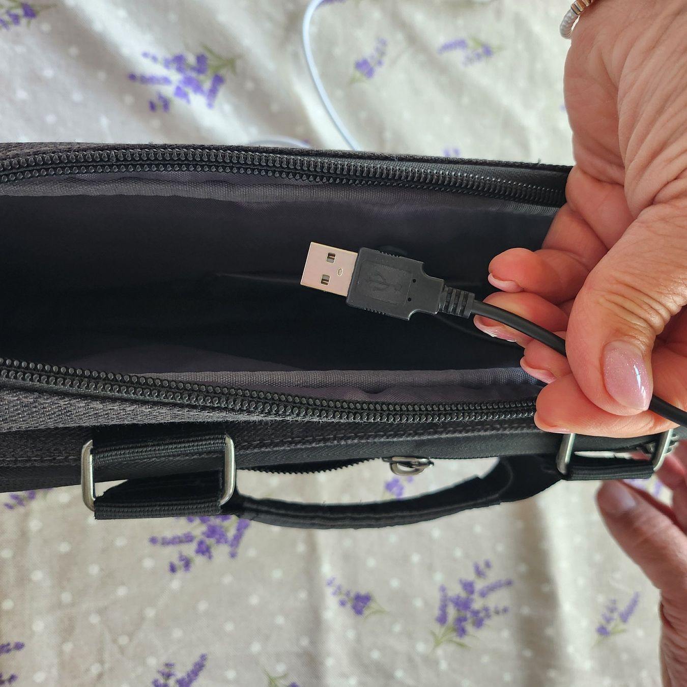 Borse: HP Notebook Tasche  Gewebe strapazierbar mit USB Anschluss – Nuovo (secondo la descrizione) da Unterägeri venduto da ani_pn8n 5