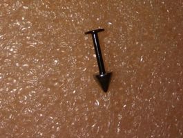 LIPPEN PIERCING,,EDELSTHAL,,GLANZIG