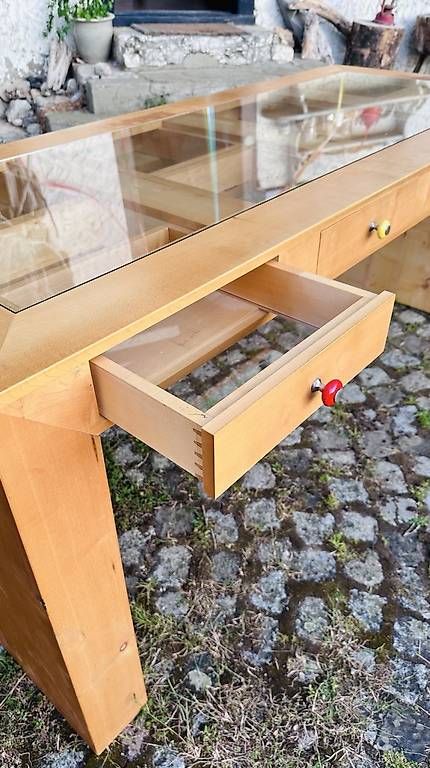 Vetrine: Tisch mit Schubladenvitrinen  – Usato da Niederweningen venduto da inf_wb6v 2