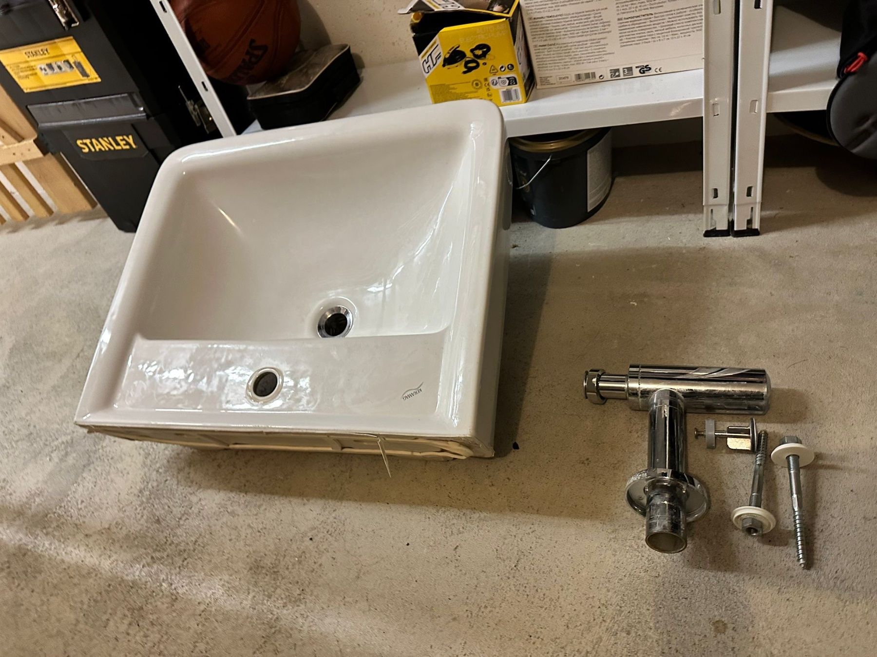 Spülbecken & Waschbecken: Classic White Ceramic Sink – Gebraucht aus Fribourg von mmaczka 1