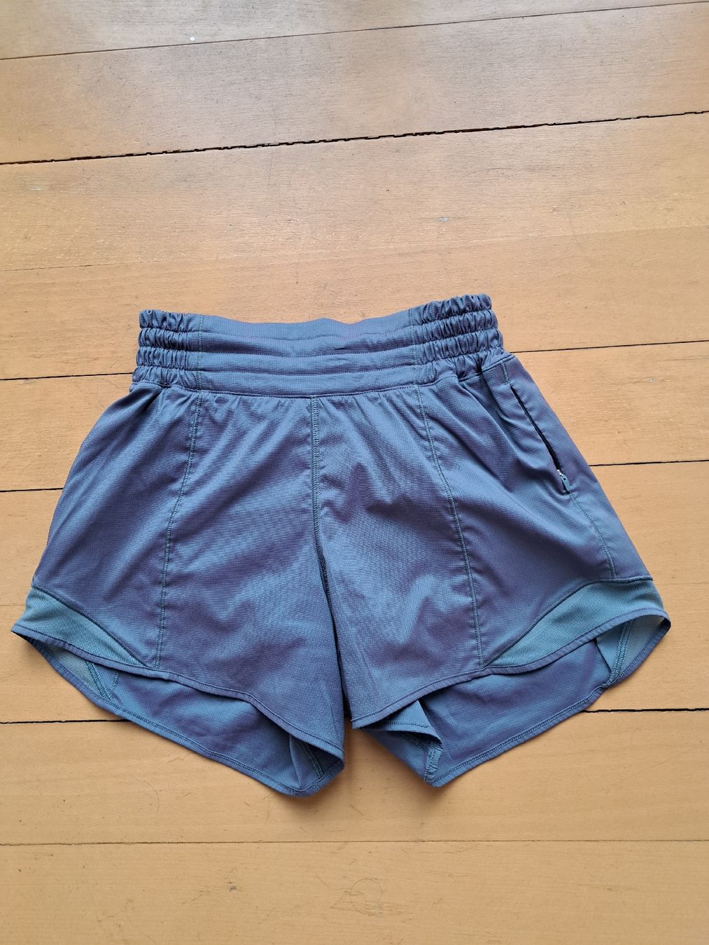 Lululemon Pantaloni: Lululemon Shorts  – Usato da Thalwil venduto da sternenstaub369