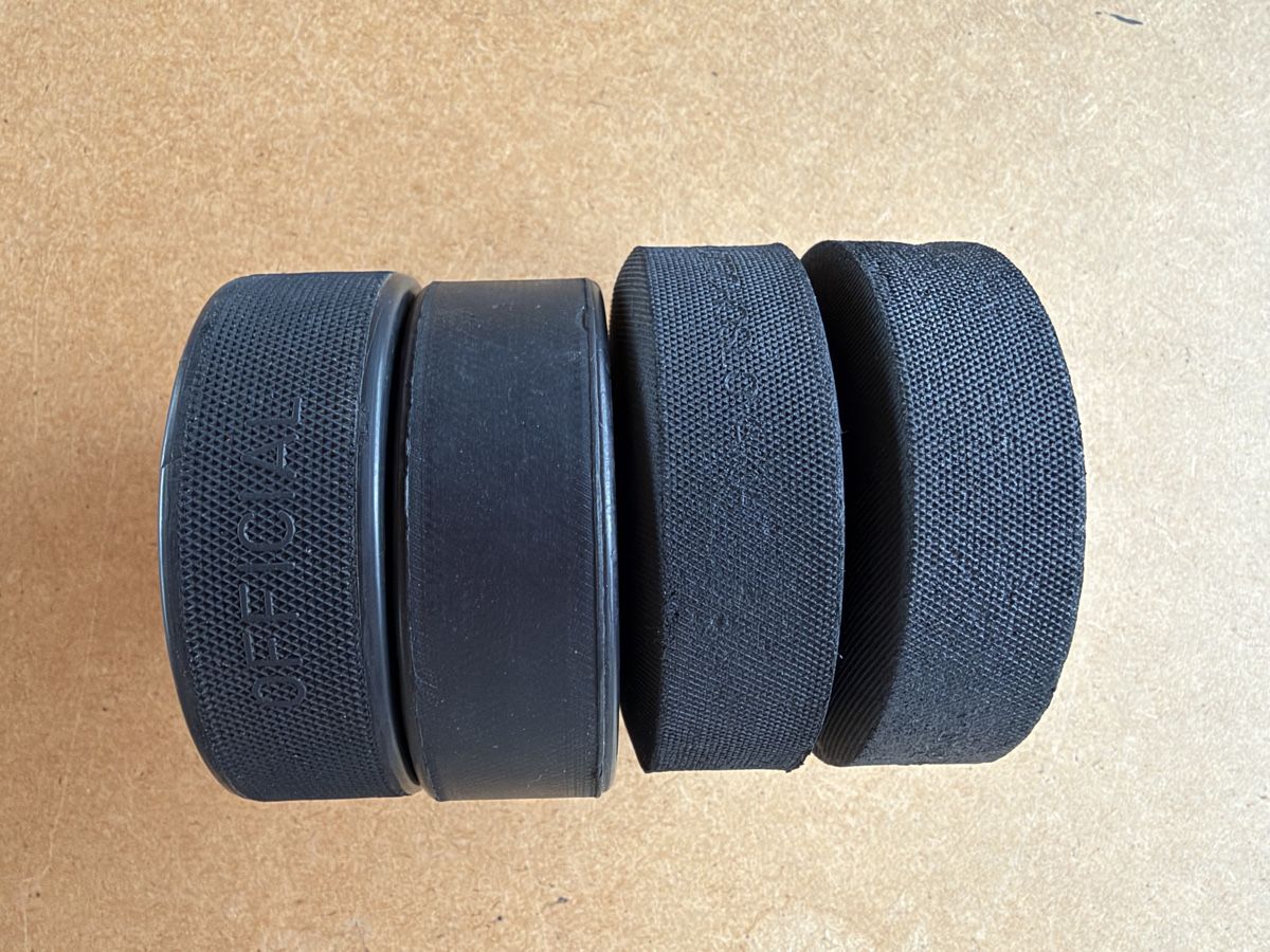 Palloni: 4 Eishockey Pucks schwarz gebraucht – Usato da Bachenbülach venduto da Manolo007 1