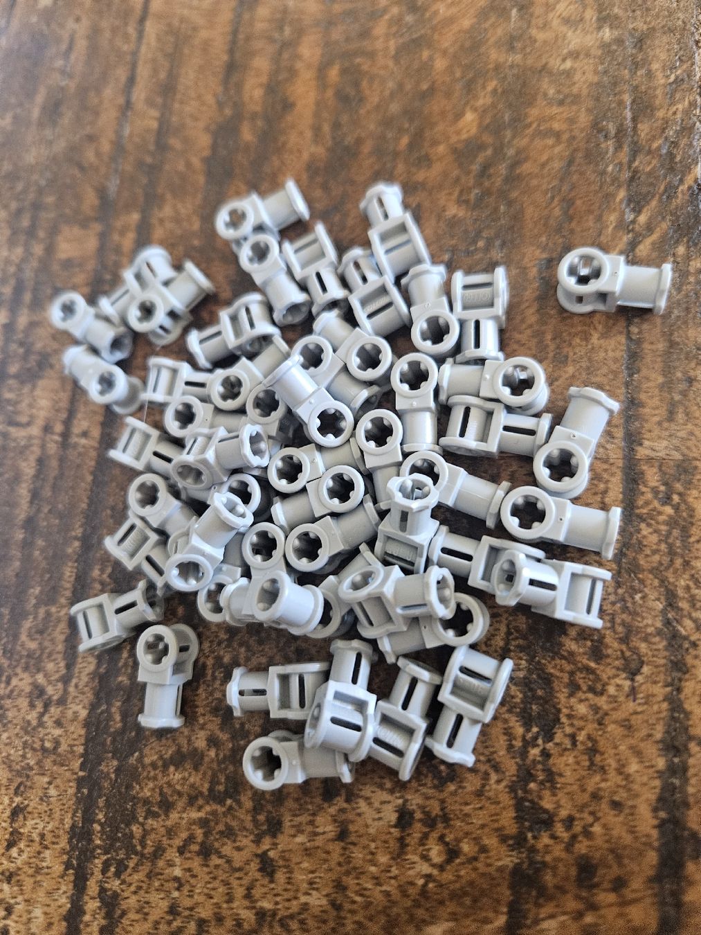 Lego Kit di costruzioni: lego 32039 lot de 50 pièces Light Bluish Gray Technic, Axle – Usato da Confignon venduto da Ecrofigs 1