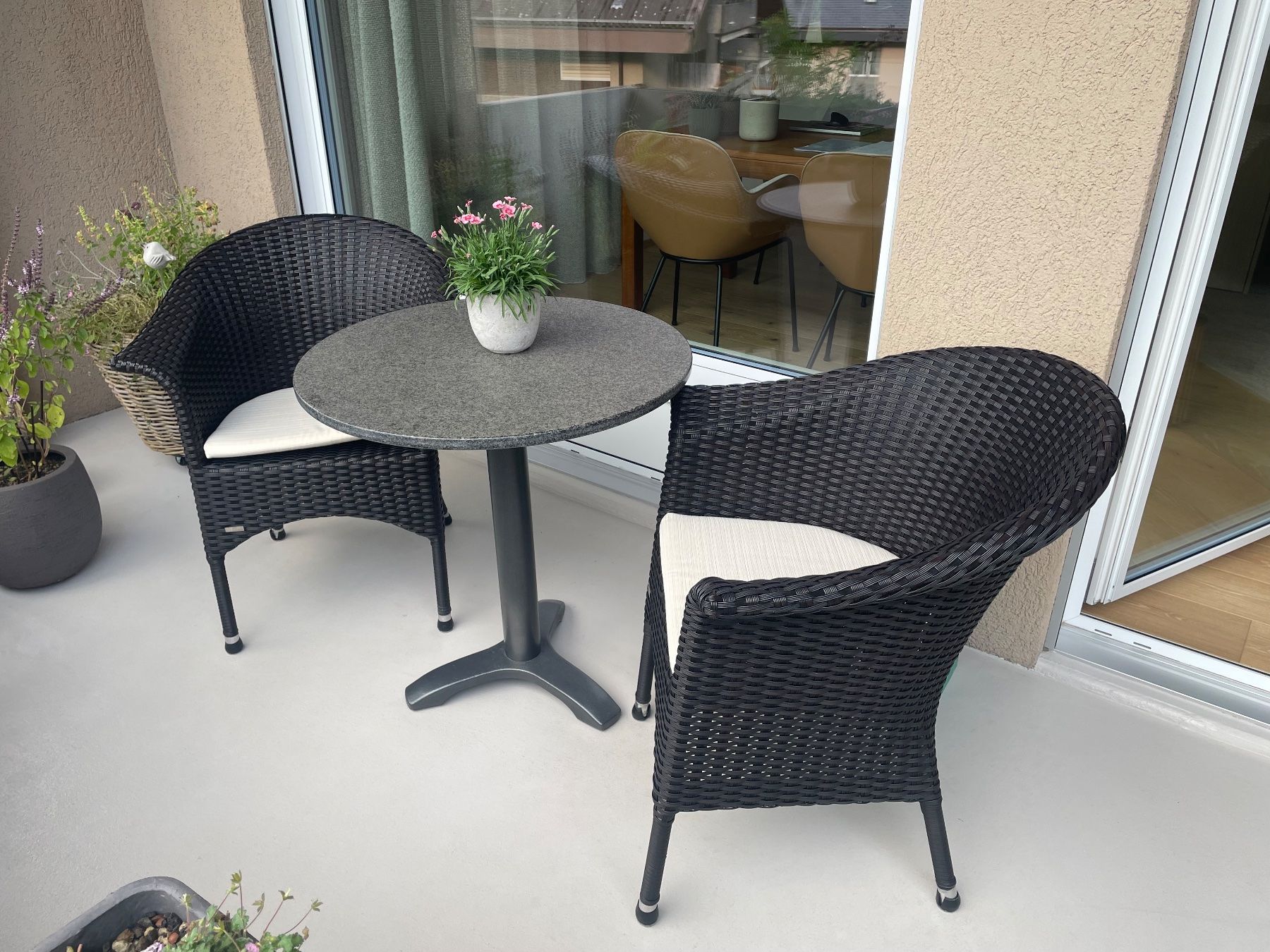 Set di tavolo e panche: Balkontisch und mit 2 Sesseln – Usato da Spiez venduto da zel_6ngq