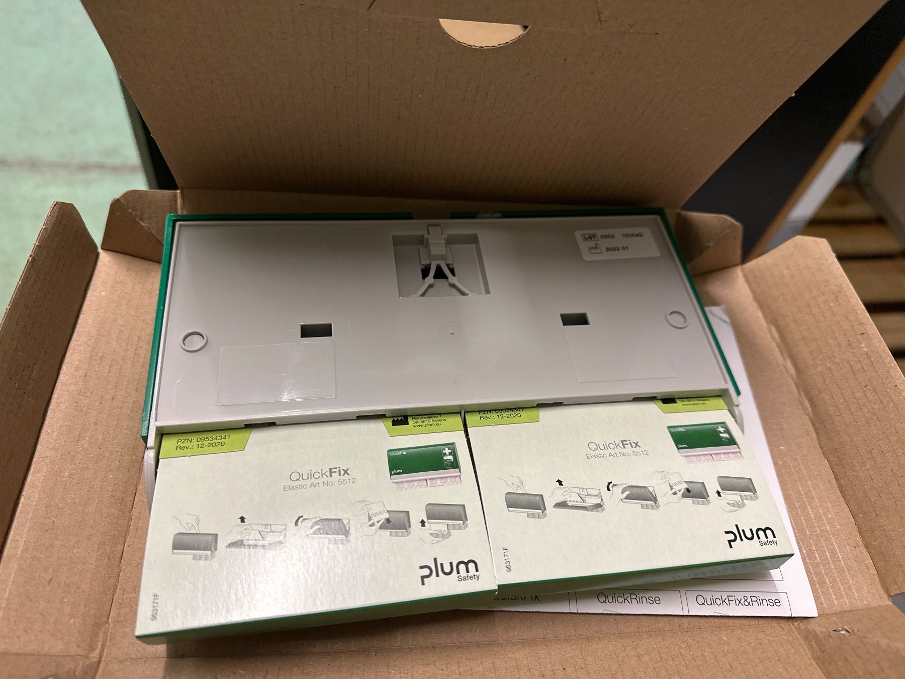 Kit di pronto soccorso: QuickFix Pflasterspender, elastische Pflaster f Wandmontage – Nuovo e nell'imballaggio originale da Necker venduto da liq24 3