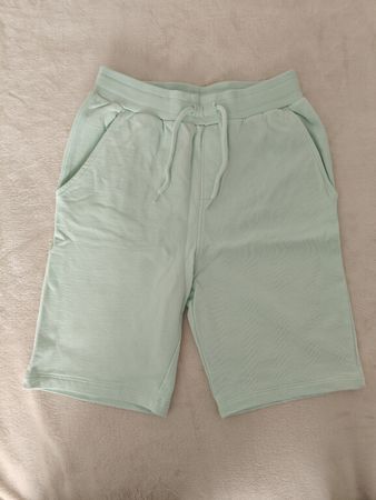 Shorts hellgrün mit Kordelzug Grösse 164