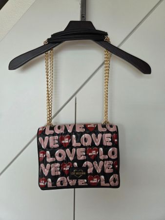 Love Moschino Tasche in schwarz mit rosa LOVE Schriftzug