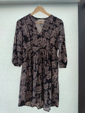 Langarm-Kleid von Mango, Gr. S, Schwarz/Beige