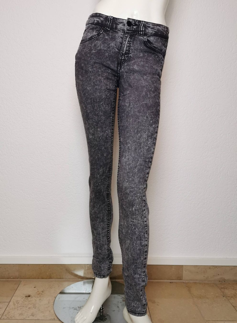 Jeans: Jeans grau Damen anthrazit - S – Usato da Wettingen venduto da JasminL92-3 3
