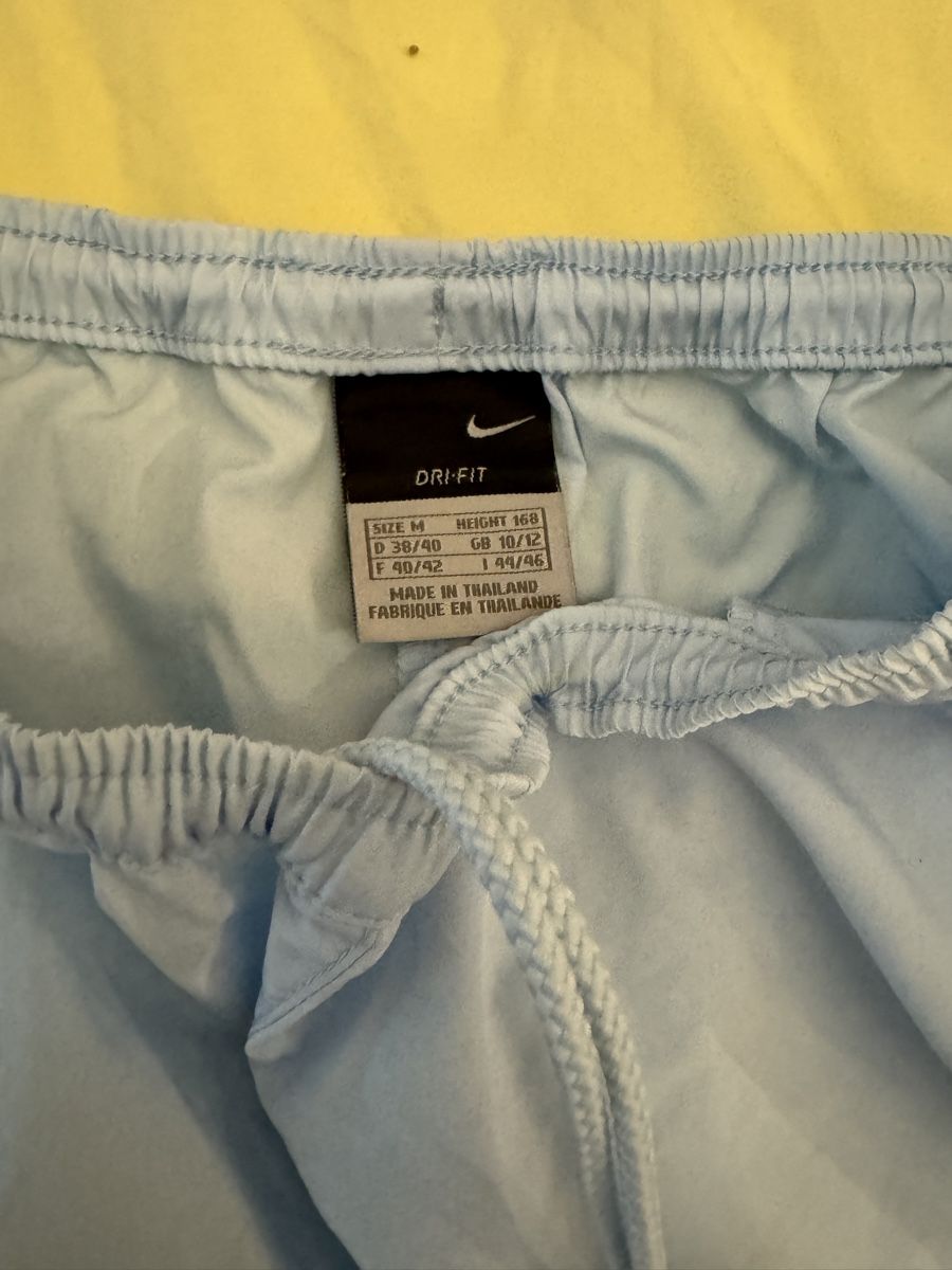 Nike Pantaloni: Nike kurze Hosen Vintage – Usato da Basel venduto da sch_9g6x 6