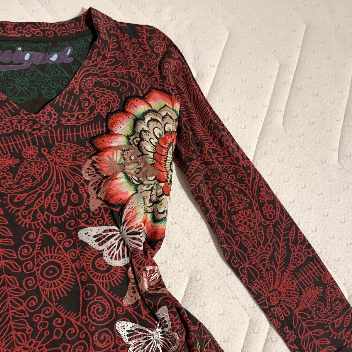 Desigual Maglioni & Felpe: Roter gemusterter Desigual Pullover – Nuovo (secondo la descrizione) da Brünisried venduto da Livtsukki2ndHand 5