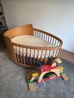 Ovales Qualitäts-Kinderbett aus Holz inkl. Bettinhalt