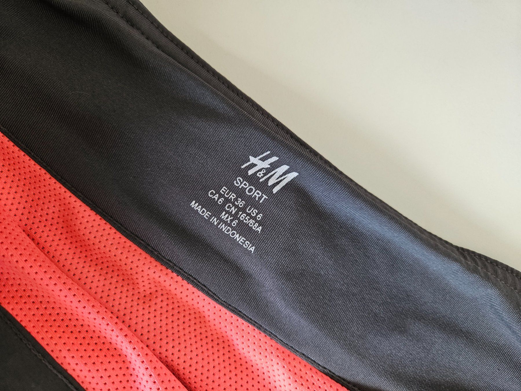Pantaloni: Kurze Sporthose Gr.36 grau – Usato da Schaffhausen venduto da sabrina915 4