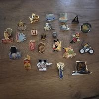 Lot pins émaillés marques internationales Coca Cola McDo 