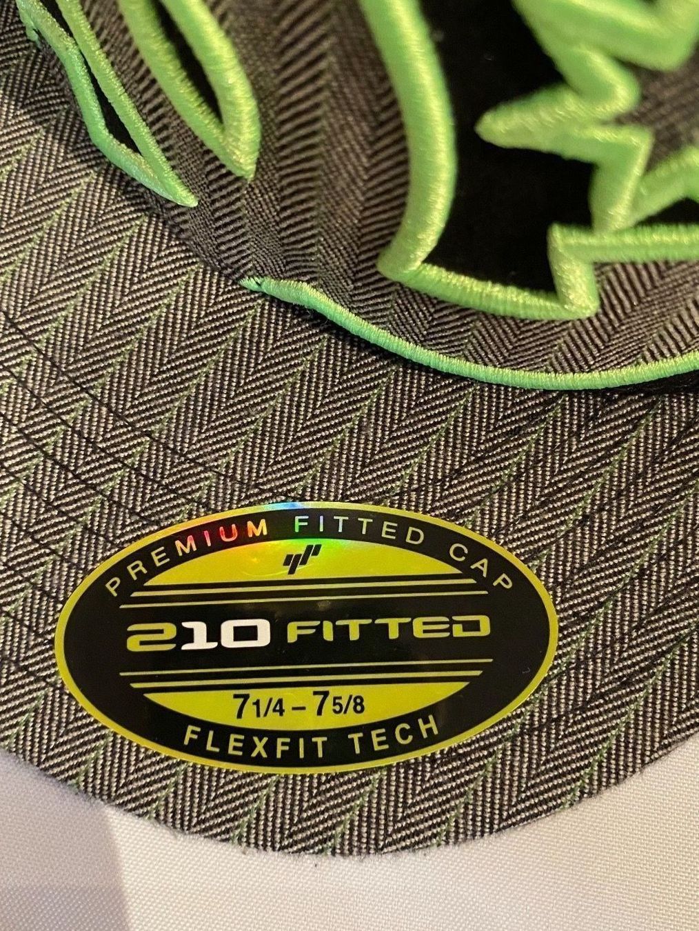 Giacche & Cappotti: DC PREMIUM FITTED CAP Original – Nuovo (secondo la descrizione) da Flumenthal venduto da Tboni 1