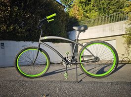 Kultiger Beach Cruiser aus Huntington Beach CA
