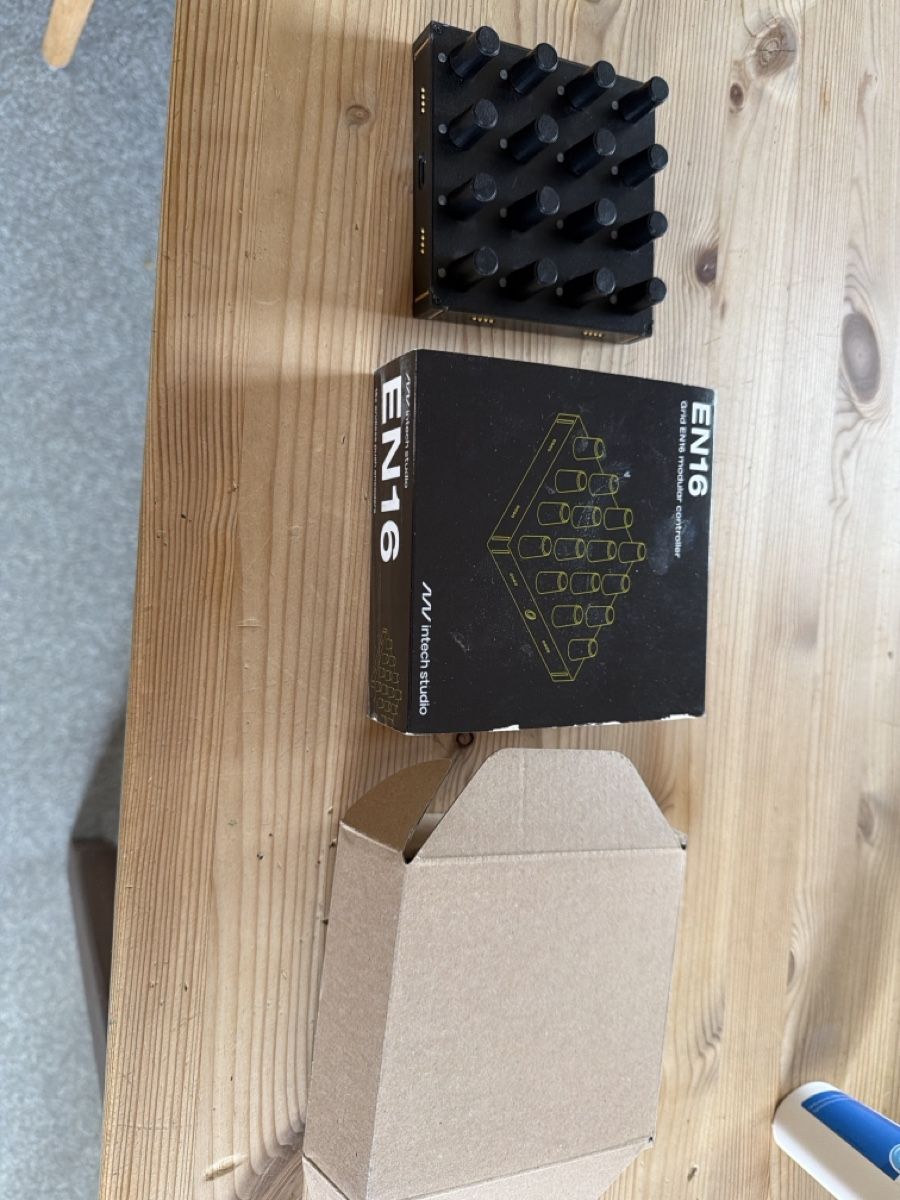 Musikinstrumente: Intech studio EN16 Grid Controller guter Zustand – Gebraucht aus Gelterfingen von celli05 1