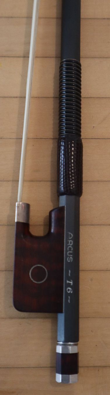 Instruments de musique: Arcus T6 Cellobogen Carbon 935 Silber neuwertig – Neuf (Voir description) à Gossau ZH par GimK_4er 2