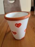 Blumenvase mit Herz-Motiv