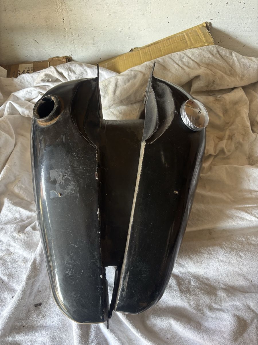 Harley-Davidson Tutti i ricambio per moto: Harley Davidson Benzin & Oil Tank – Usato da Schötz venduto da Harley35 1