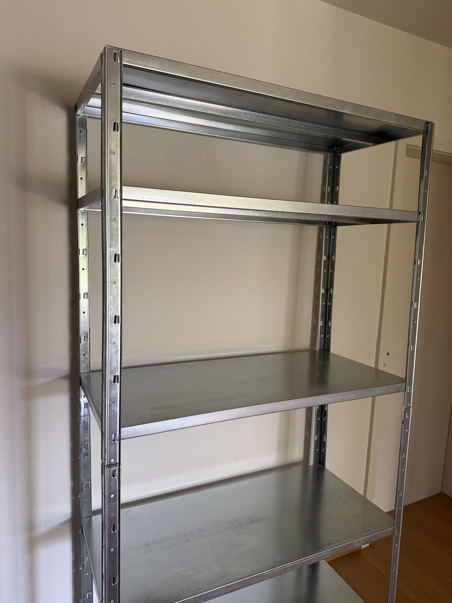 Regale: Stabiles Metallregal – Gebraucht aus Zürich von sha_m5hl 1