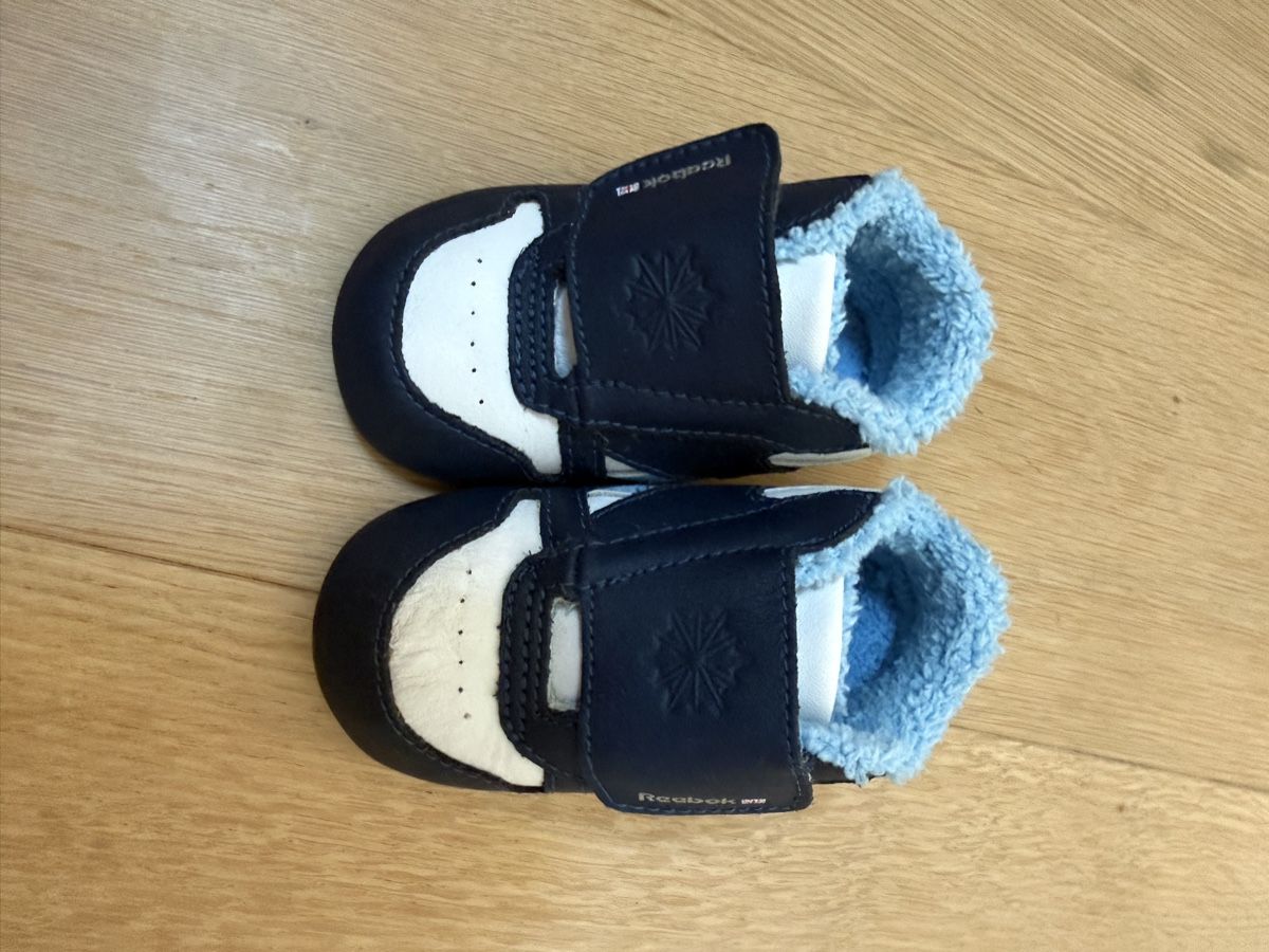 Reebok Schuhe für Jungen: Reebok Babyschuhe, Grösse 18.5! – Neu (gemäss Beschreibung) aus Hinteregg von Jazz-C 1