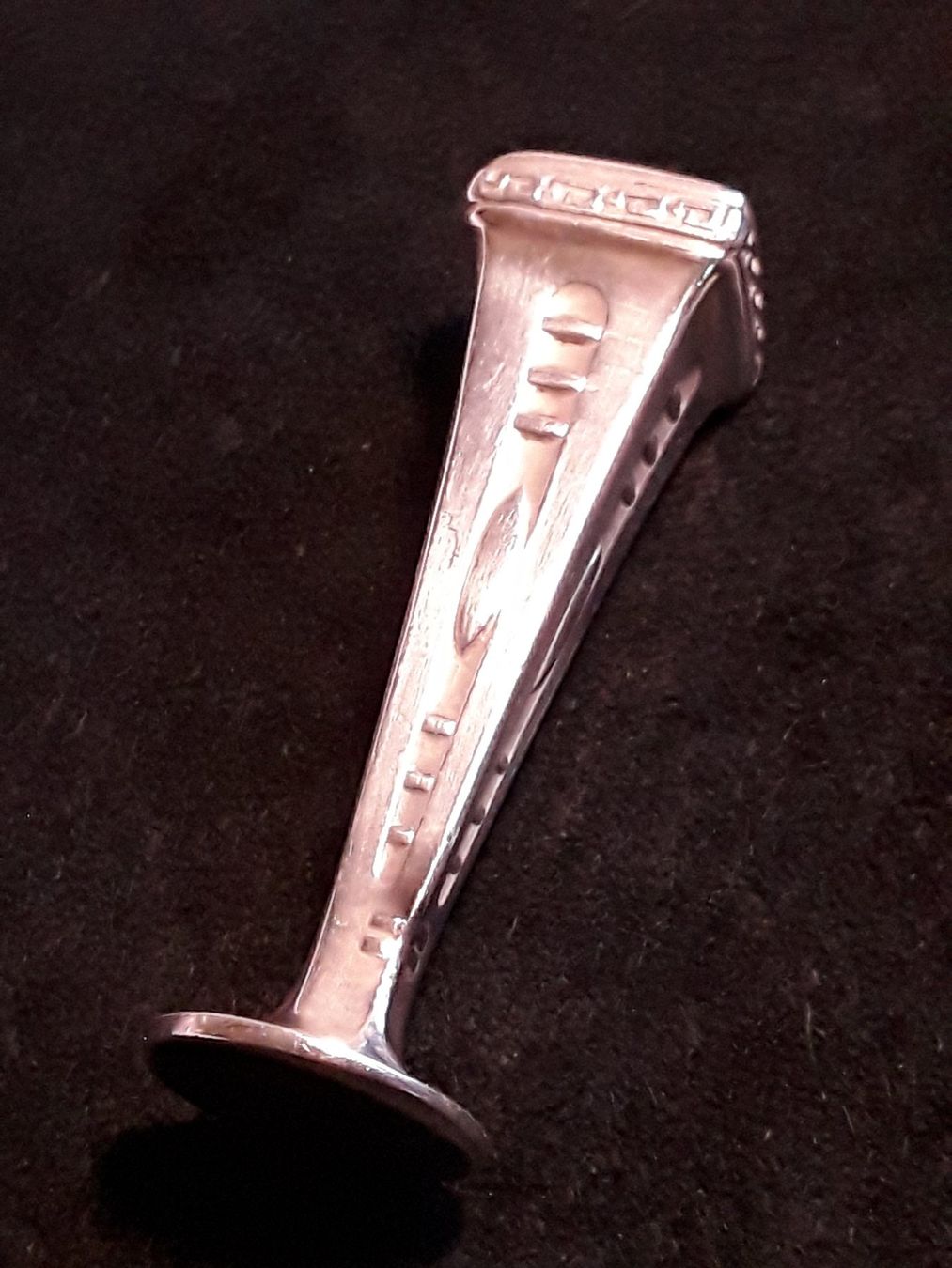 Stempel: antiker Art Déco Stempel ca 1920 ohne Initialen – Gebraucht aus Zürich von philpip