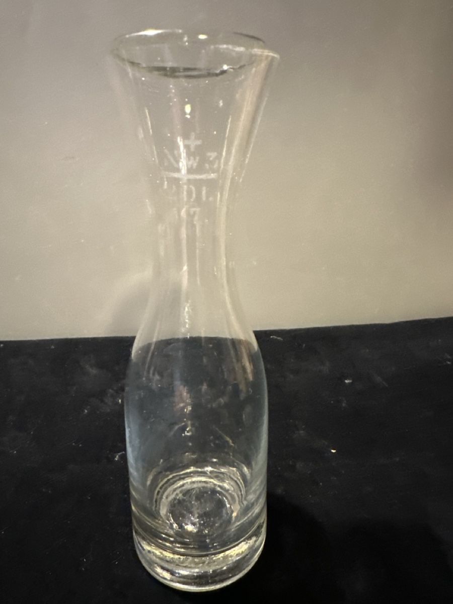 Glasi Hergiswil Karaffen: Vintage Glaskaraffe mit Eichstrich 2dl 1917 – Gebraucht aus Zürich von Chaeffeler 2