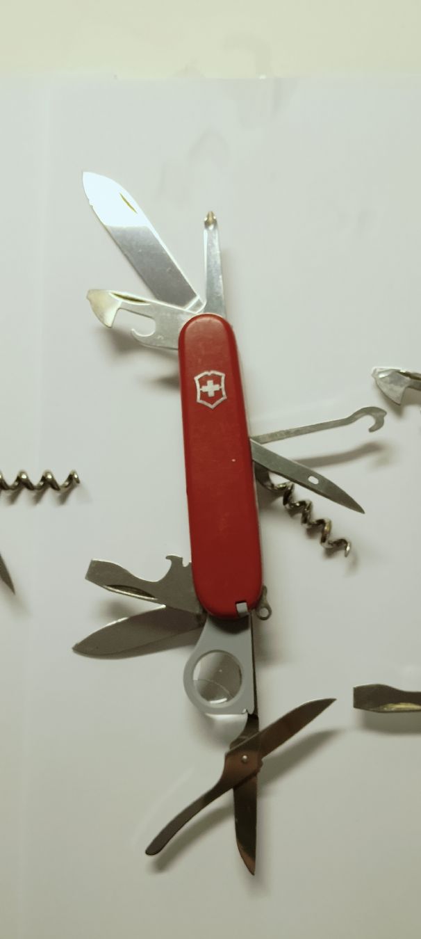 Victorinox Taschenmesser: 4x Victorinox Sackmesser verschiedene  – Gebraucht aus Biel/Bienne von Vintage-timearts 1