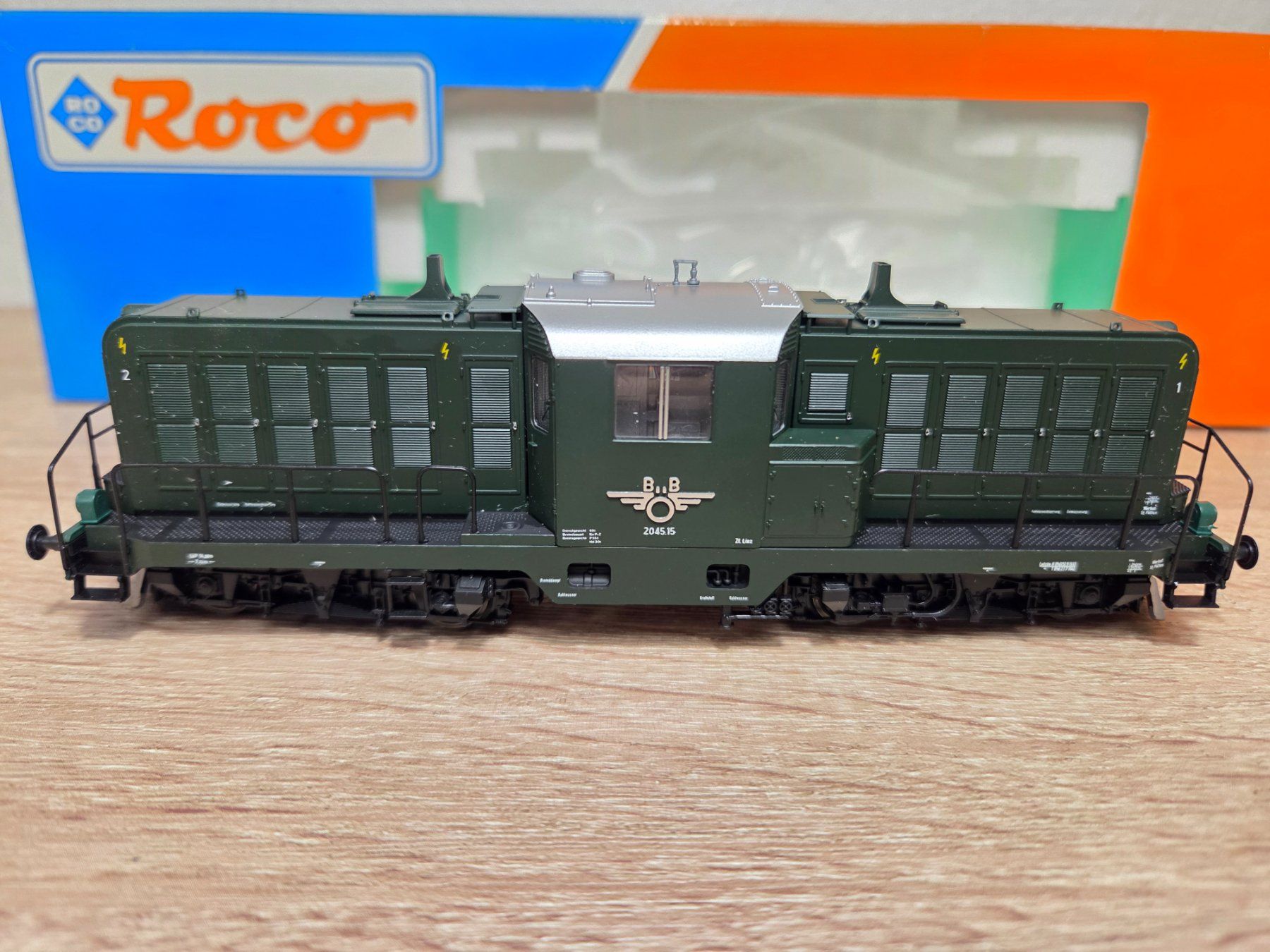 Roco Modellini di ferrovie: Roco 43554 Diesellok 2045 ÖBB H0 – Usato da St-Aubin-Sauges venduto da Lo_Go