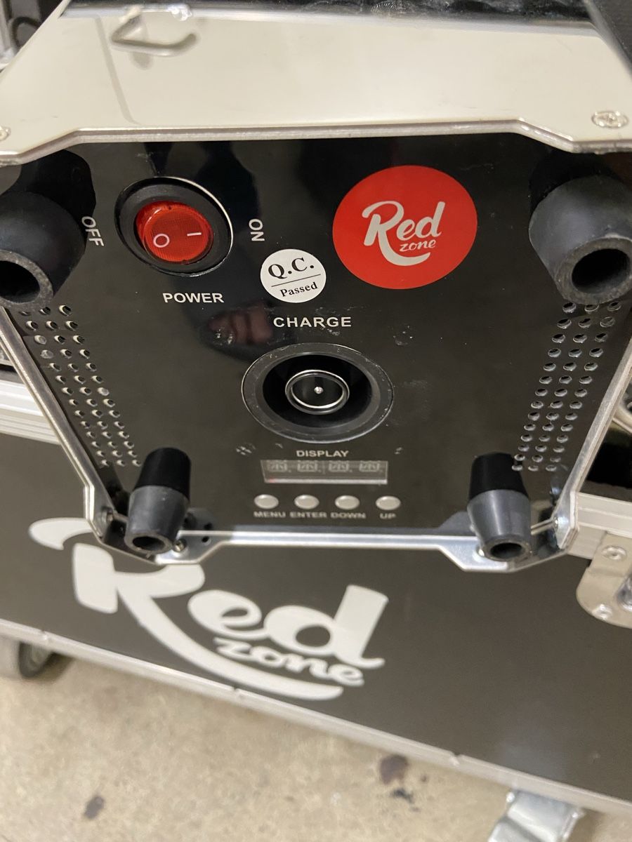 Lampes: Red Zone Scheinwerfer Set im Flightcase 6 Stk. gebraucht – D'occasion à Dietikon par brocki-eyra 1