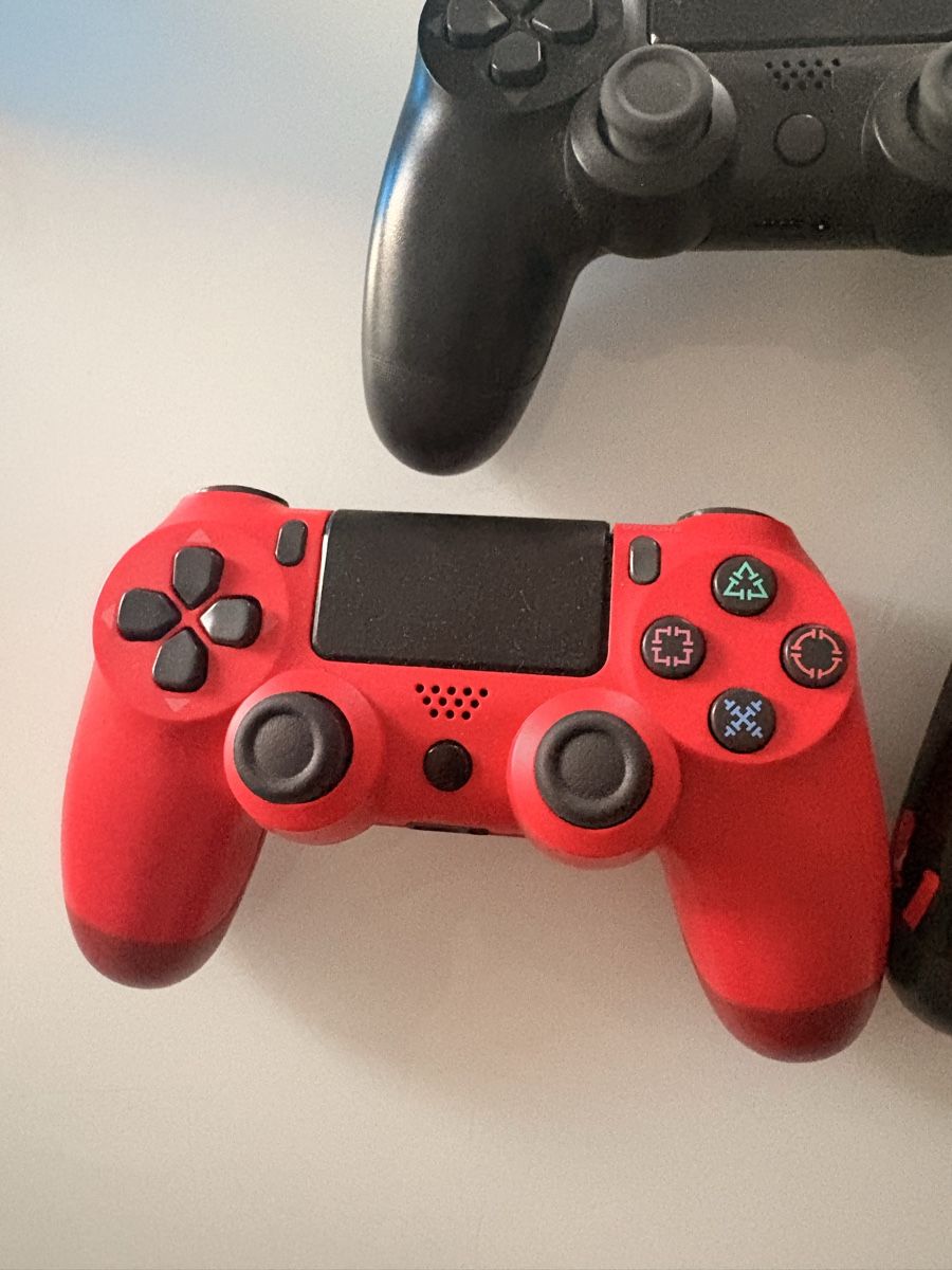 Controller: Lot de 3 Manettes PS4 – Gebraucht aus Dompierre FR von PRiT_Madara 1