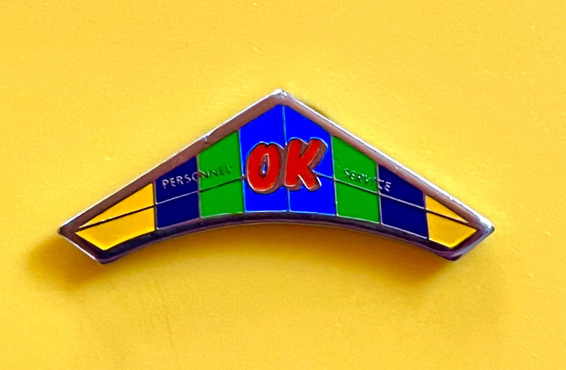 Placchette & Badge: Pin delta OK – Usato da Renan BE venduto da johncactus