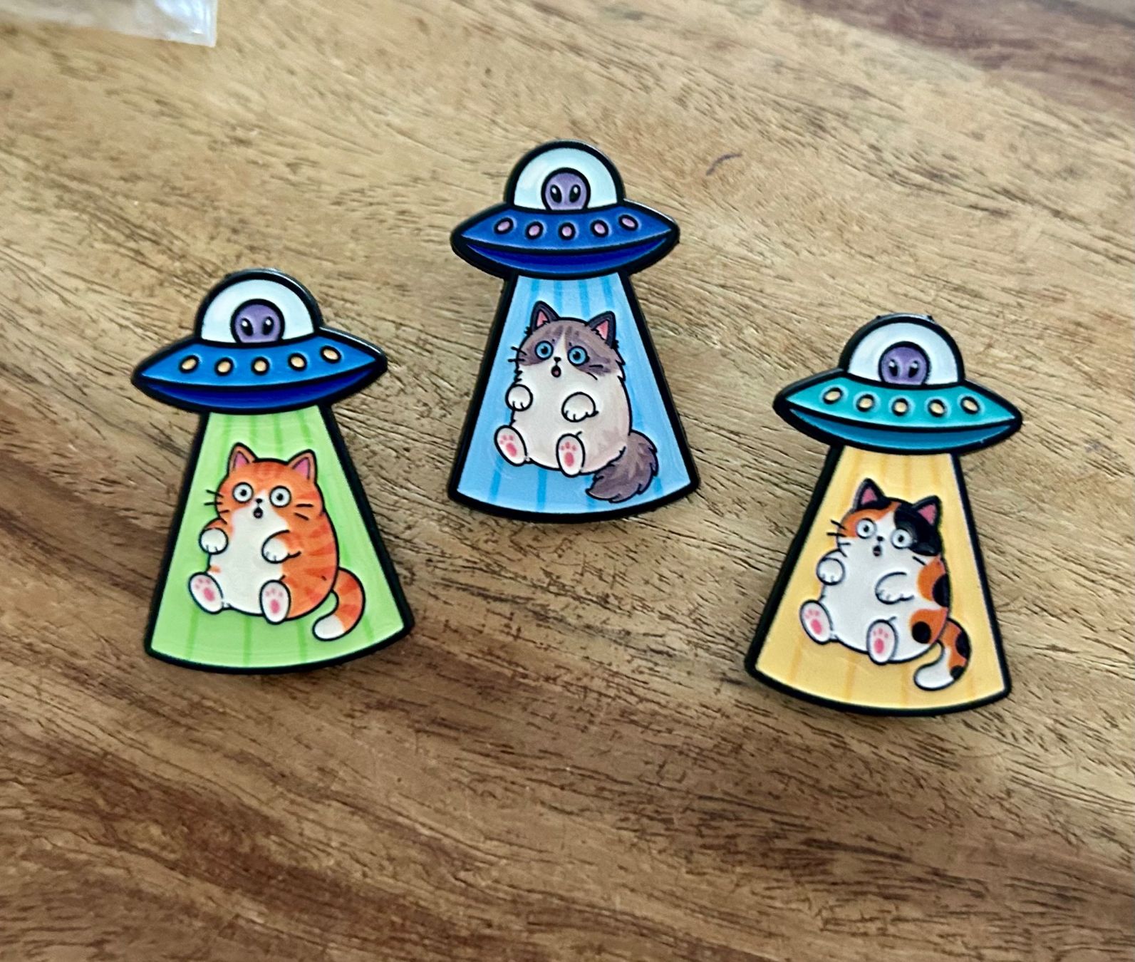 Placchette & Badge: Set 3x Pin Katze Ufo – Nuovo e nell'imballaggio originale da Geneve venduto da vane267