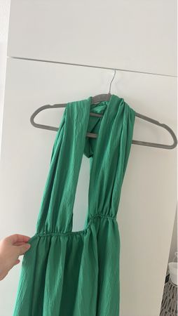 Grünes Sommerkleid mit  Cut-Outs - Grösse S, neuwertig